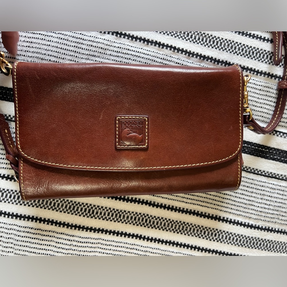 Classic Dooney & Bourke Chestnut Florentine Leather Crossbody Wallet, Purse